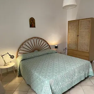casa-san-bartolomeo-barivecchia.barihotels.org/